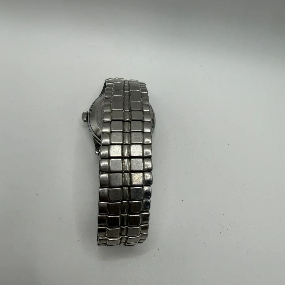 Vintage Laurel Watch Silver Shock protected Wind Up Stretch Band Needs Battery